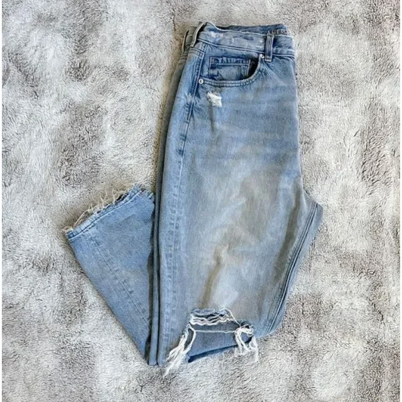 American Eagle Outfitters Denim - American Eagle Womens Mom Jeans Size 14 High Rise Distressed Light Wash Classic